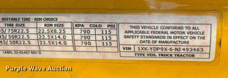 image for item EI4137 2022 Kenworth T680 semi truck