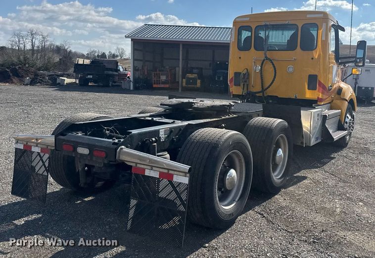 image for item EI4138 2021 Kenworth T680 semi truck