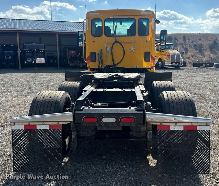 image for item EI4138 2021 Kenworth T680 semi truck