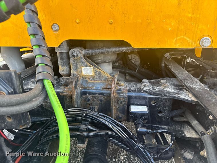 image for item EI4138 2021 Kenworth T680 semi truck