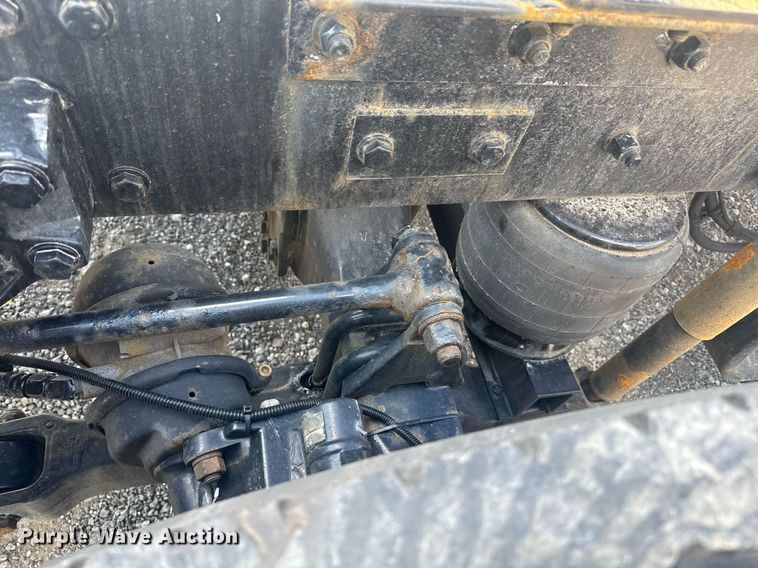 image for item EI4138 2021 Kenworth T680 semi truck