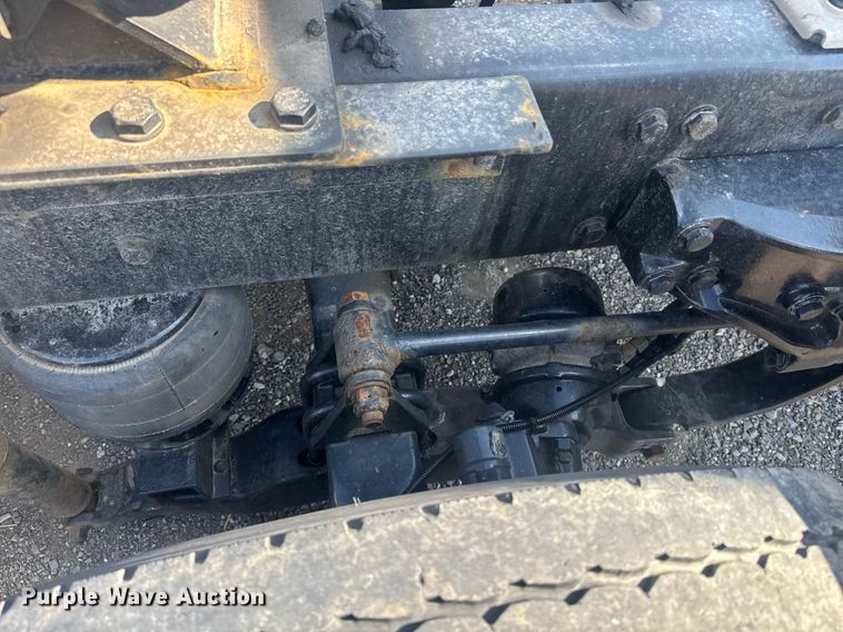 image for item EI4138 2021 Kenworth T680 semi truck