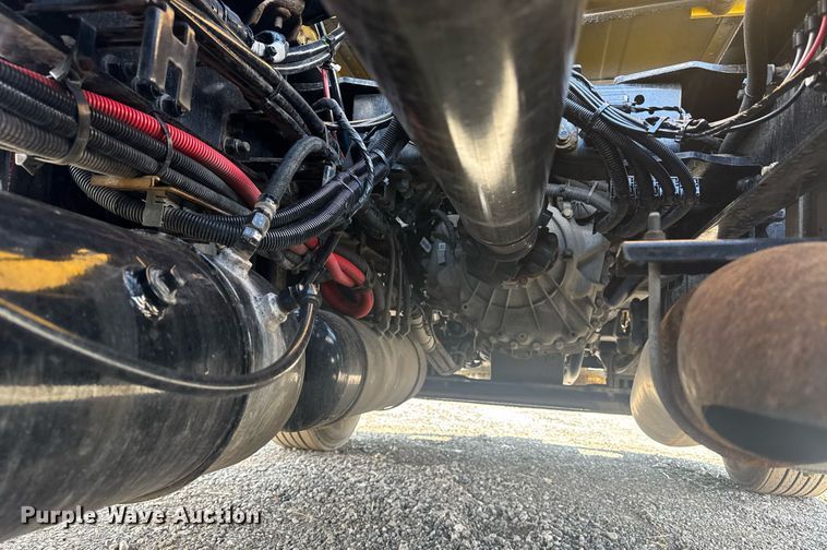 image for item EI4138 2021 Kenworth T680 semi truck