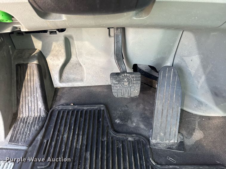 image for item EI4138 2021 Kenworth T680 semi truck