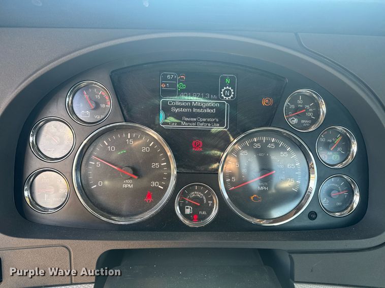 image for item EI4138 2021 Kenworth T680 semi truck