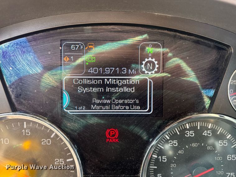 image for item EI4138 2021 Kenworth T680 semi truck