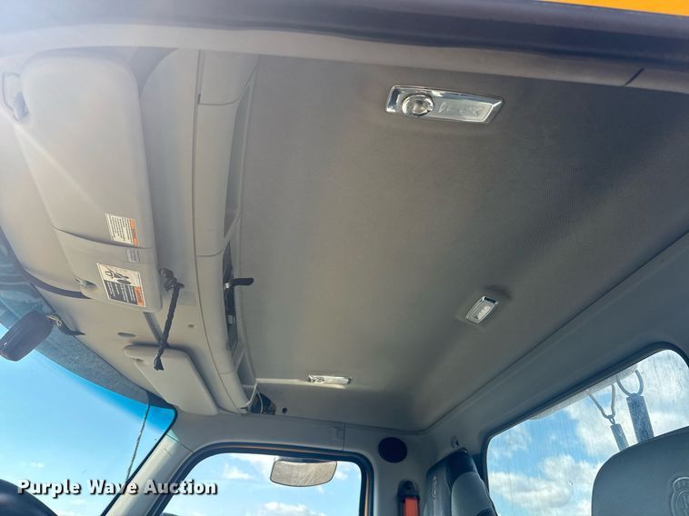 image for item EI4138 2021 Kenworth T680 semi truck