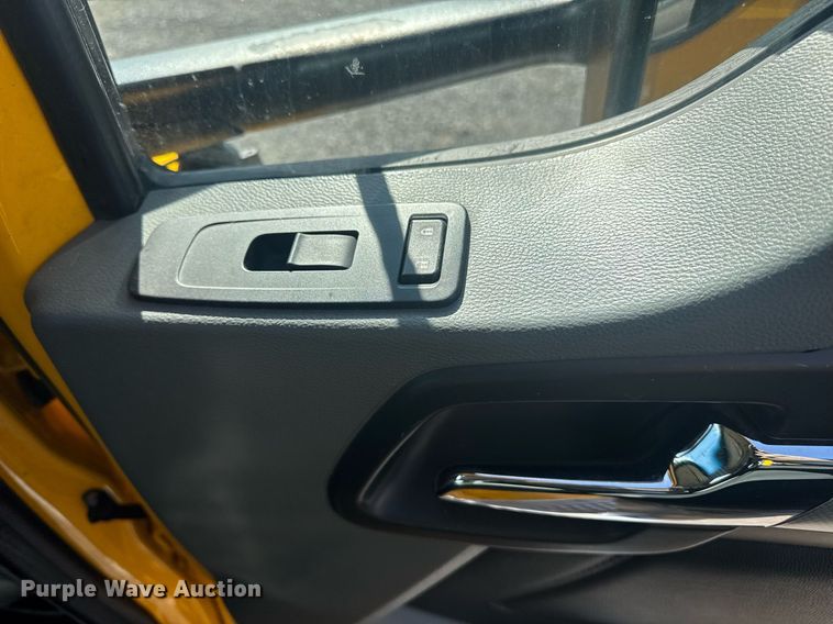 image for item EI4138 2021 Kenworth T680 semi truck