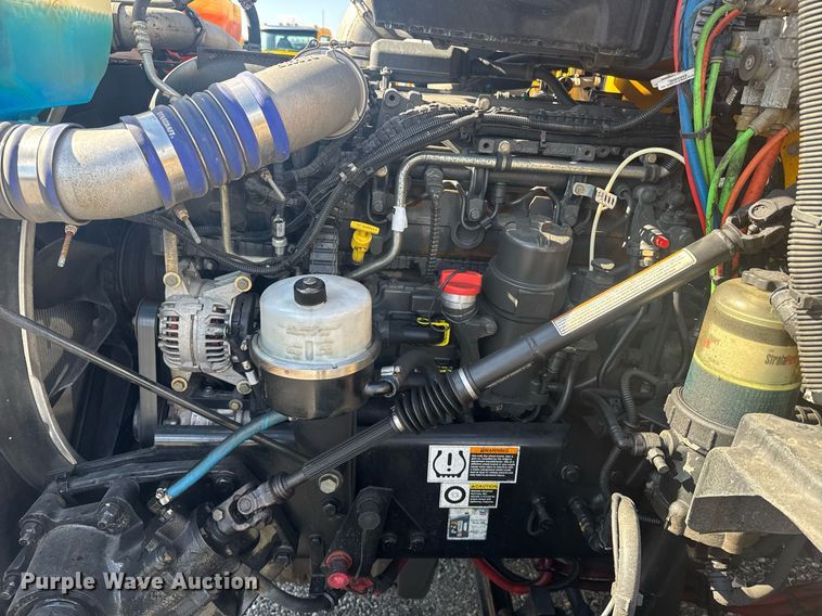 image for item EI4138 2021 Kenworth T680 semi truck