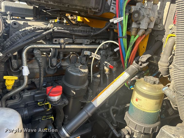 image for item EI4138 2021 Kenworth T680 semi truck