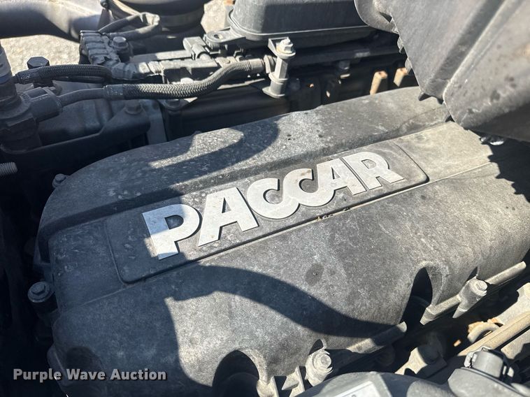 image for item EI4138 2021 Kenworth T680 semi truck