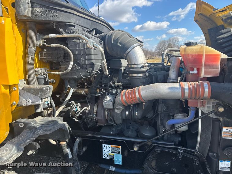 image for item EI4138 2021 Kenworth T680 semi truck