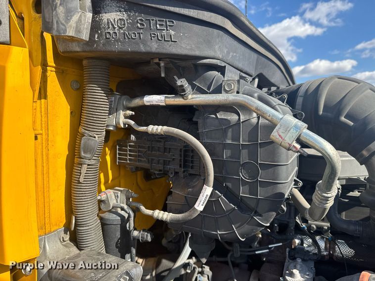 image for item EI4138 2021 Kenworth T680 semi truck