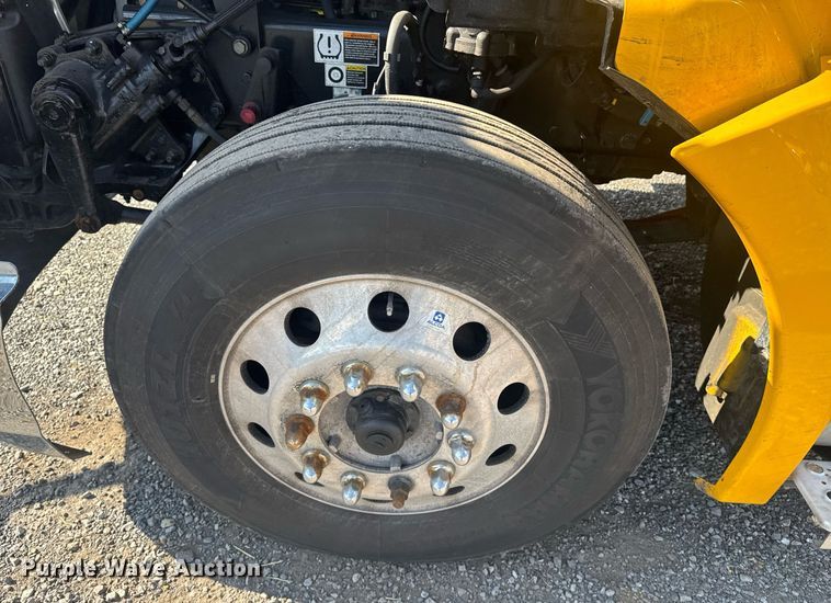 image for item EI4138 2021 Kenworth T680 semi truck