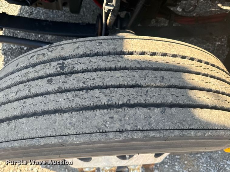 image for item EI4138 2021 Kenworth T680 semi truck