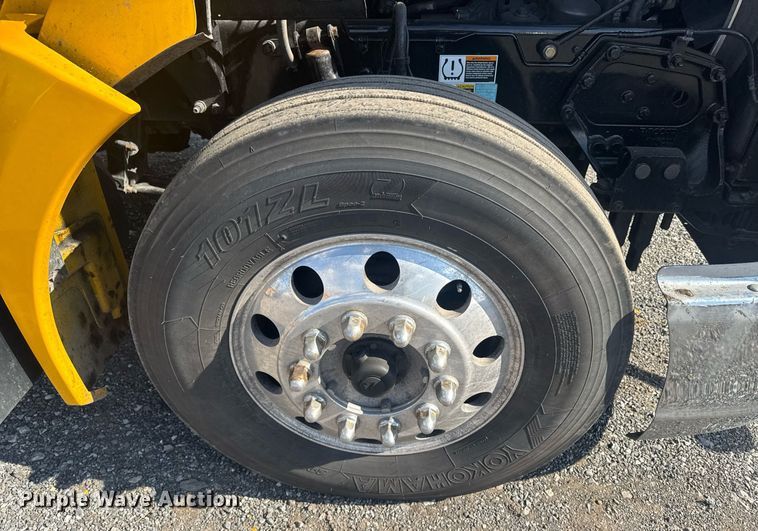 image for item EI4138 2021 Kenworth T680 semi truck