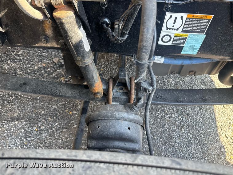 image for item EI4138 2021 Kenworth T680 semi truck