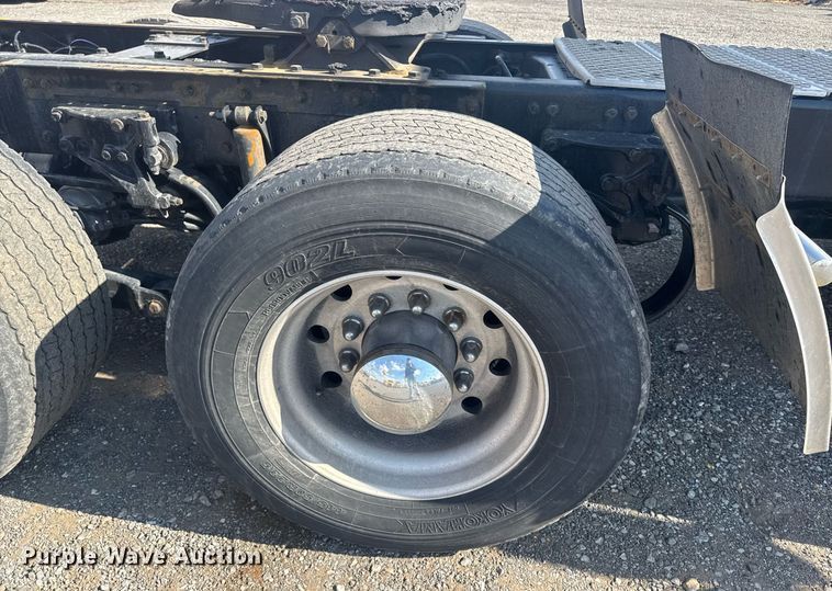 image for item EI4138 2021 Kenworth T680 semi truck