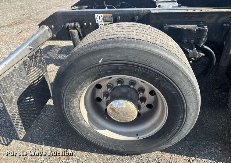 image for item EI4138 2021 Kenworth T680 semi truck