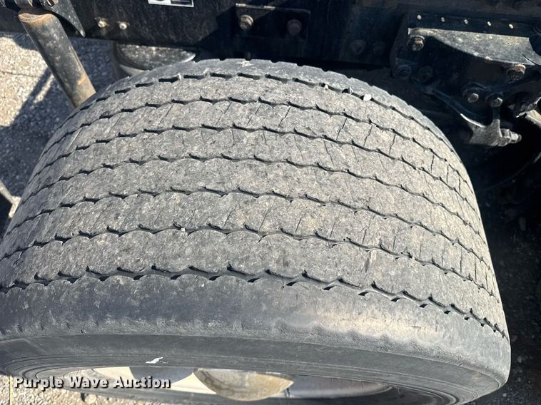 image for item EI4138 2021 Kenworth T680 semi truck