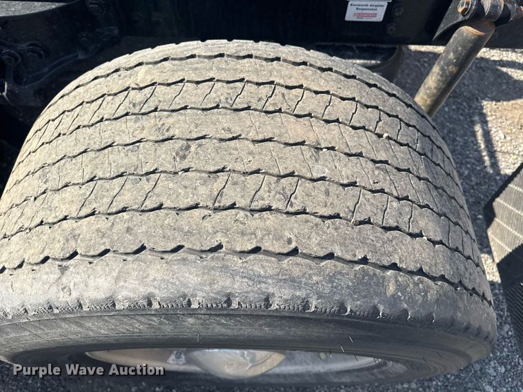 image for item EI4138 2021 Kenworth T680 semi truck