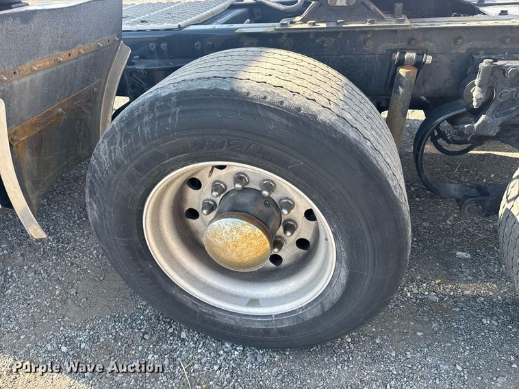 image for item EI4138 2021 Kenworth T680 semi truck