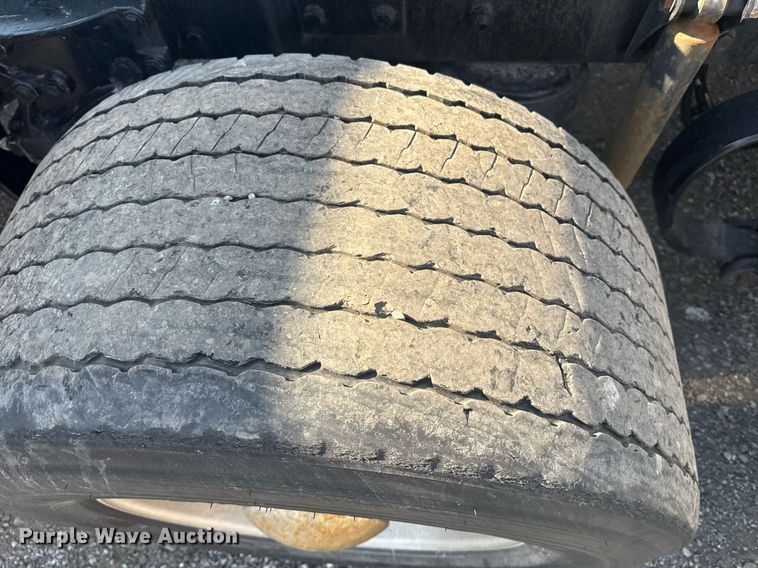 image for item EI4138 2021 Kenworth T680 semi truck