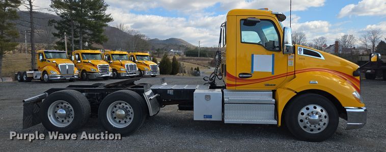 image for item EI4139 2021 Kenworth T680 semi truck