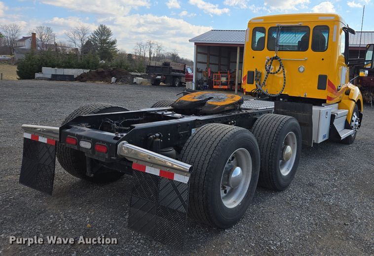 image for item EI4139 2021 Kenworth T680 semi truck