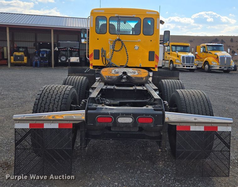 image for item EI4139 2021 Kenworth T680 semi truck