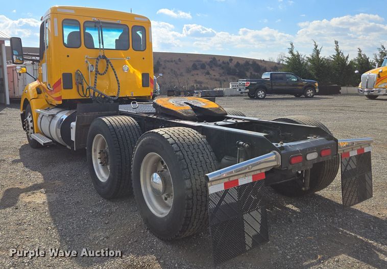 image for item EI4139 2021 Kenworth T680 semi truck