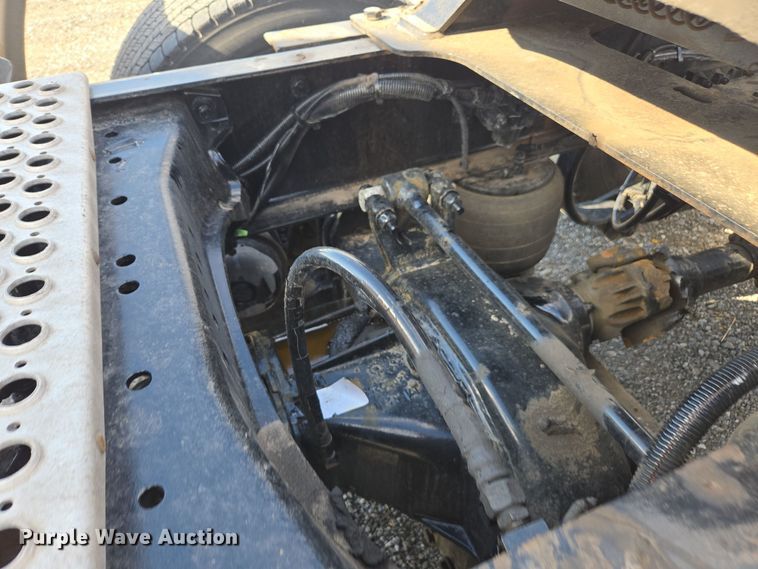 image for item EI4139 2021 Kenworth T680 semi truck