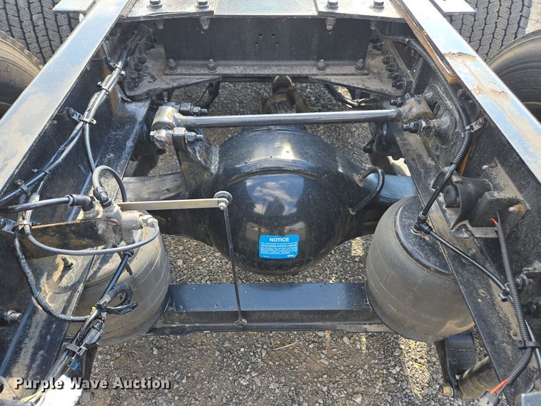 image for item EI4139 2021 Kenworth T680 semi truck