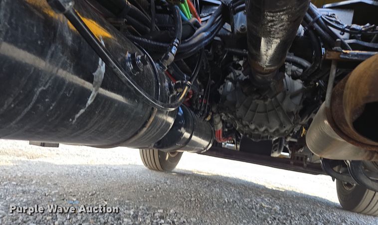 image for item EI4139 2021 Kenworth T680 semi truck