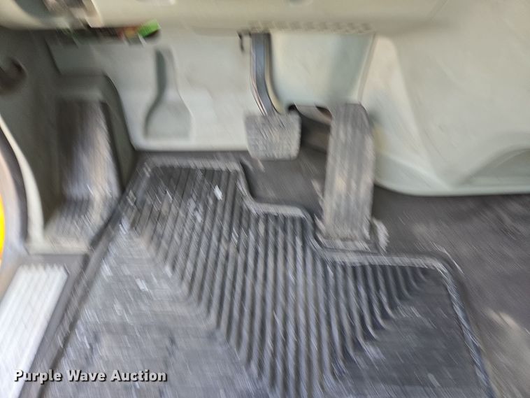 image for item EI4139 2021 Kenworth T680 semi truck