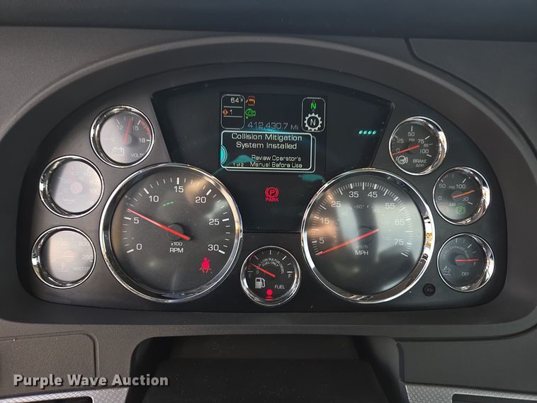 image for item EI4139 2021 Kenworth T680 semi truck