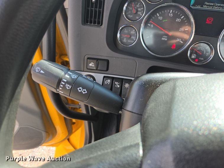 image for item EI4139 2021 Kenworth T680 semi truck