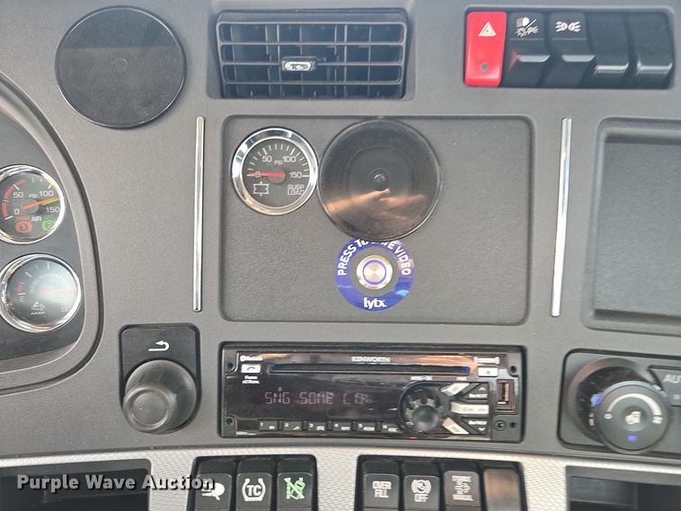 image for item EI4139 2021 Kenworth T680 semi truck