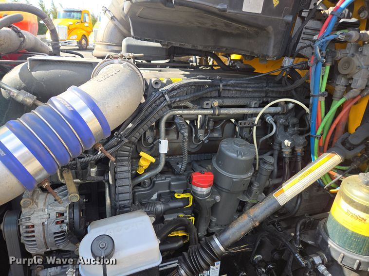 image for item EI4139 2021 Kenworth T680 semi truck