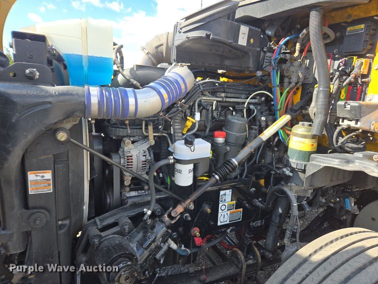 image for item EI4139 2021 Kenworth T680 semi truck