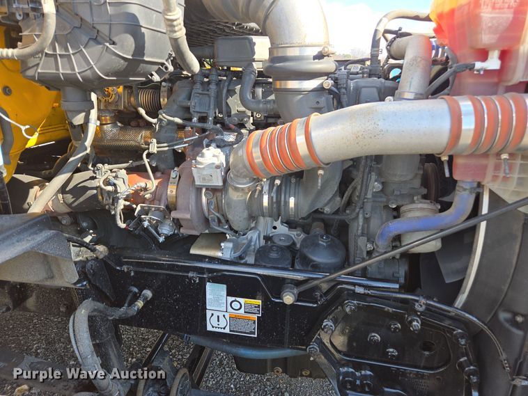 image for item EI4139 2021 Kenworth T680 semi truck