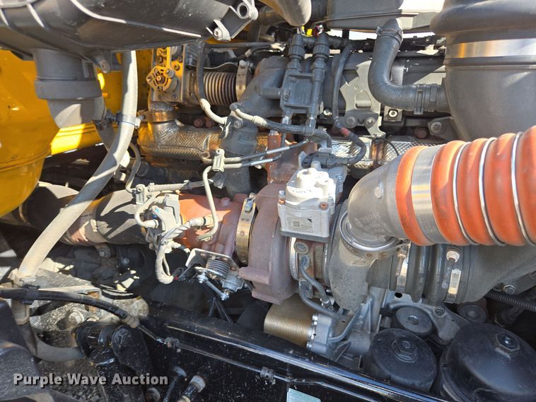 image for item EI4139 2021 Kenworth T680 semi truck