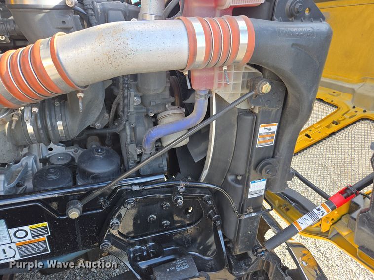 image for item EI4139 2021 Kenworth T680 semi truck