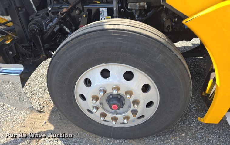 image for item EI4139 2021 Kenworth T680 semi truck