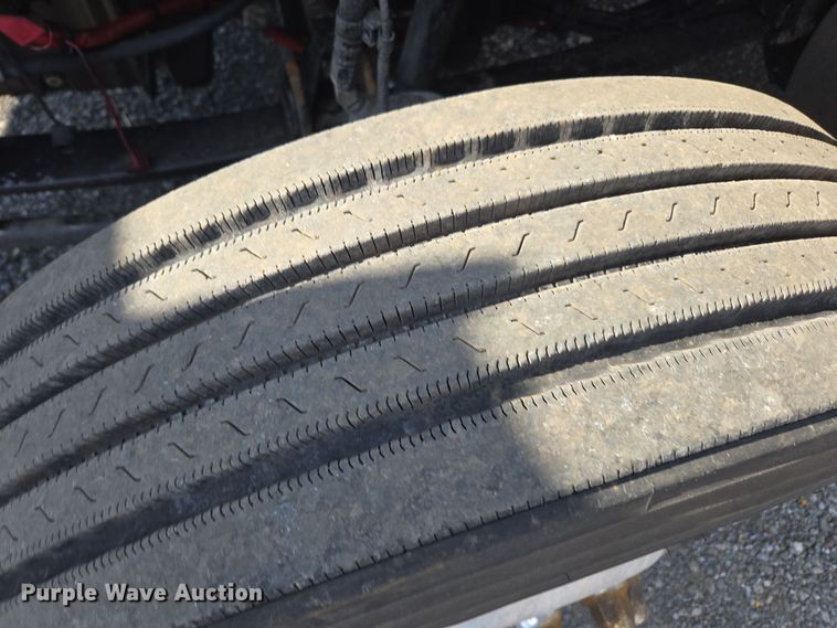 image for item EI4139 2021 Kenworth T680 semi truck