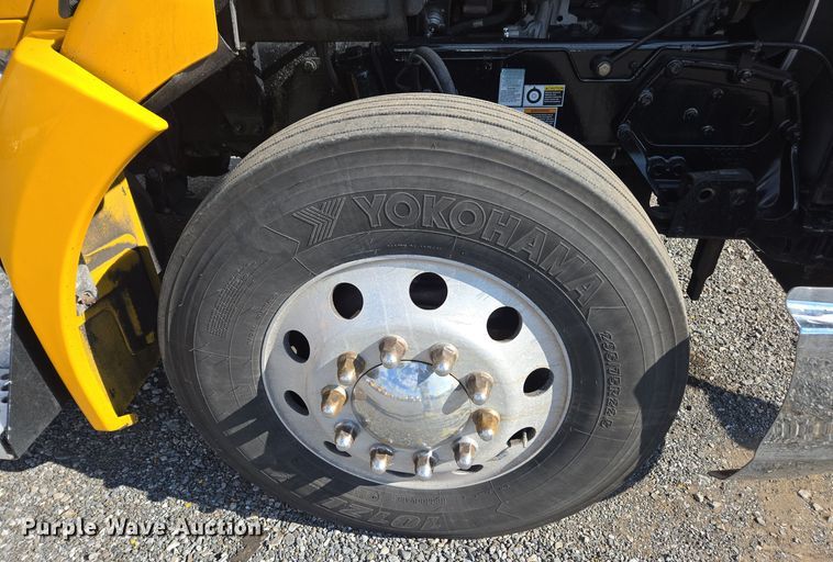 image for item EI4139 2021 Kenworth T680 semi truck