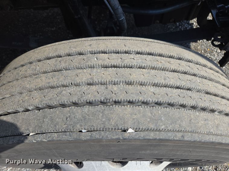 image for item EI4139 2021 Kenworth T680 semi truck