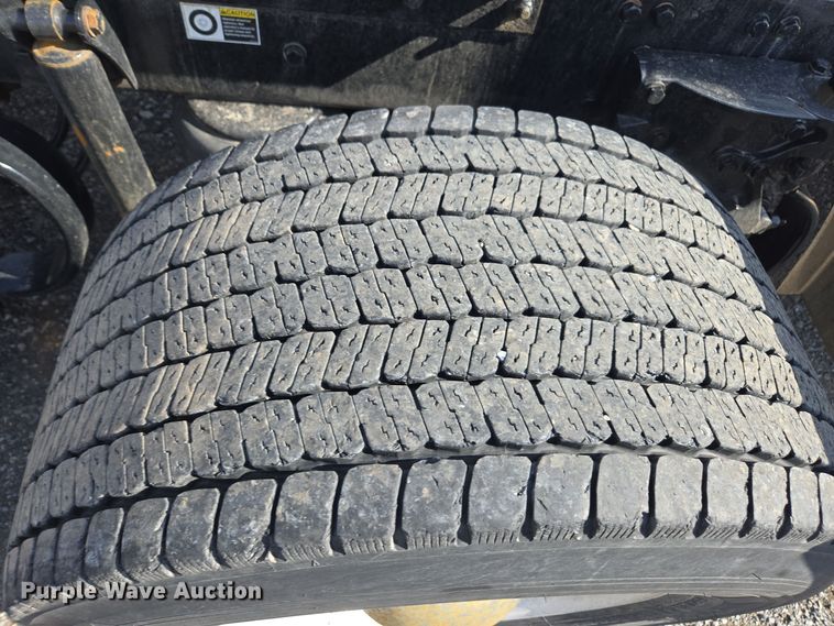 image for item EI4139 2021 Kenworth T680 semi truck