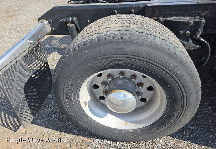 image for item EI4139 2021 Kenworth T680 semi truck