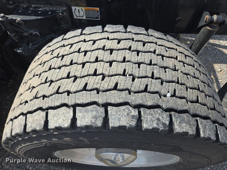 image for item EI4139 2021 Kenworth T680 semi truck